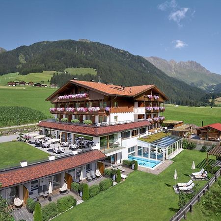 Vitalpina Hotel Magdalenahof Santa Maddalena in Casies Luaran gambar