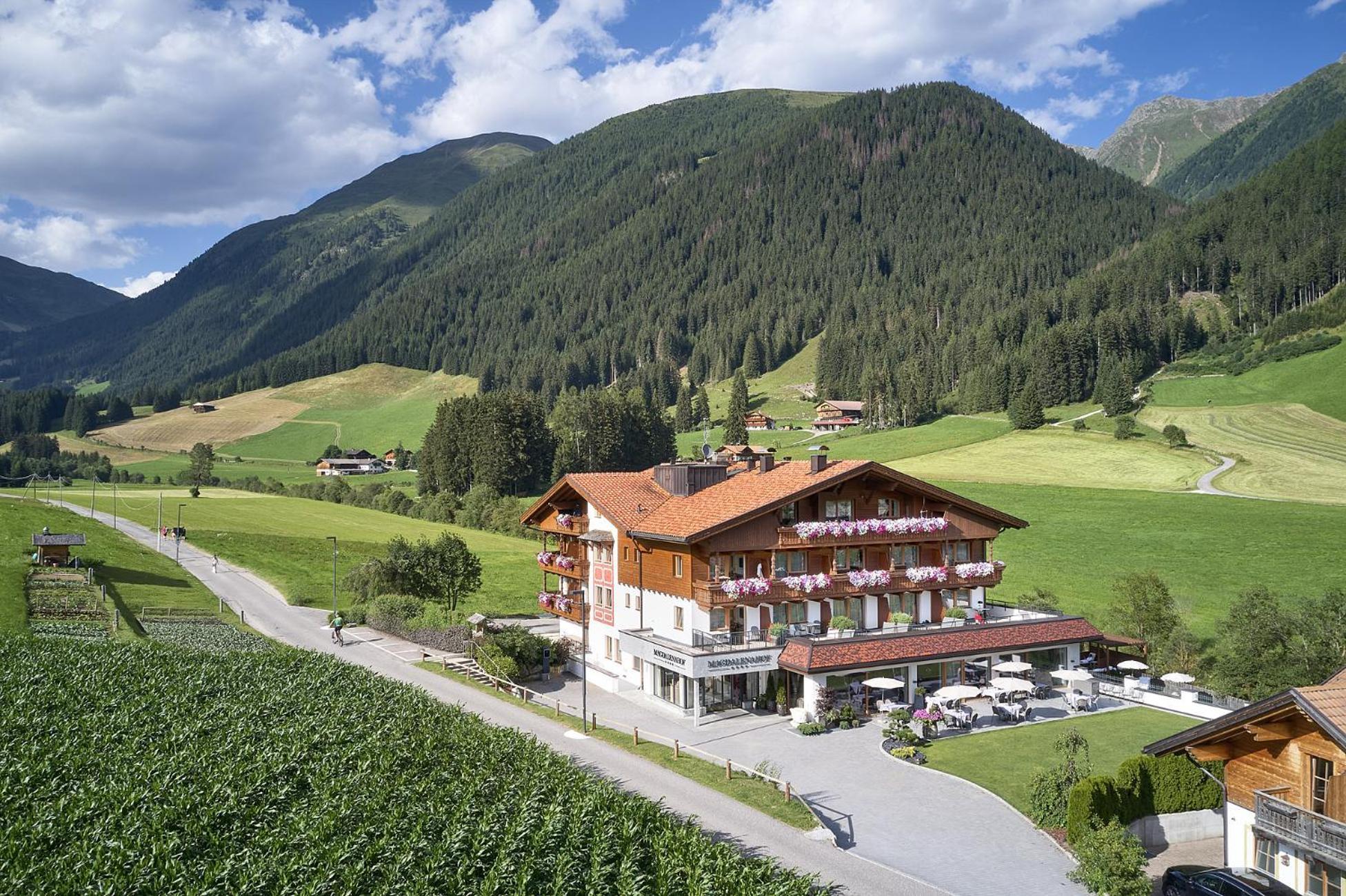 Vitalpina Hotel Magdalenahof Santa Maddalena in Casies Luaran gambar