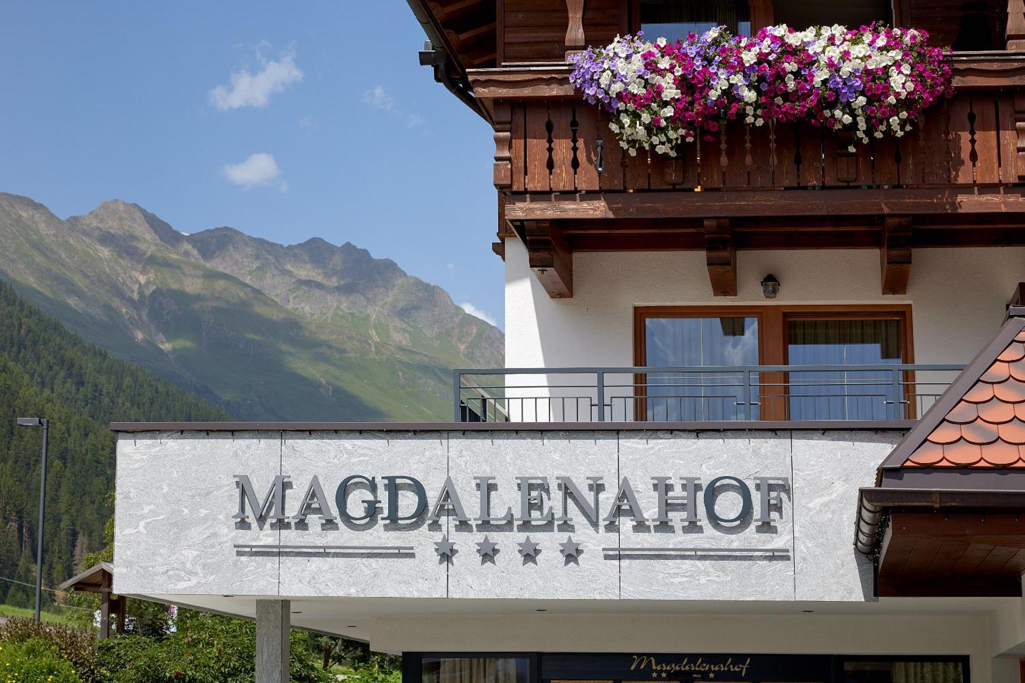 Vitalpina Hotel Magdalenahof Santa Maddalena in Casies Luaran gambar