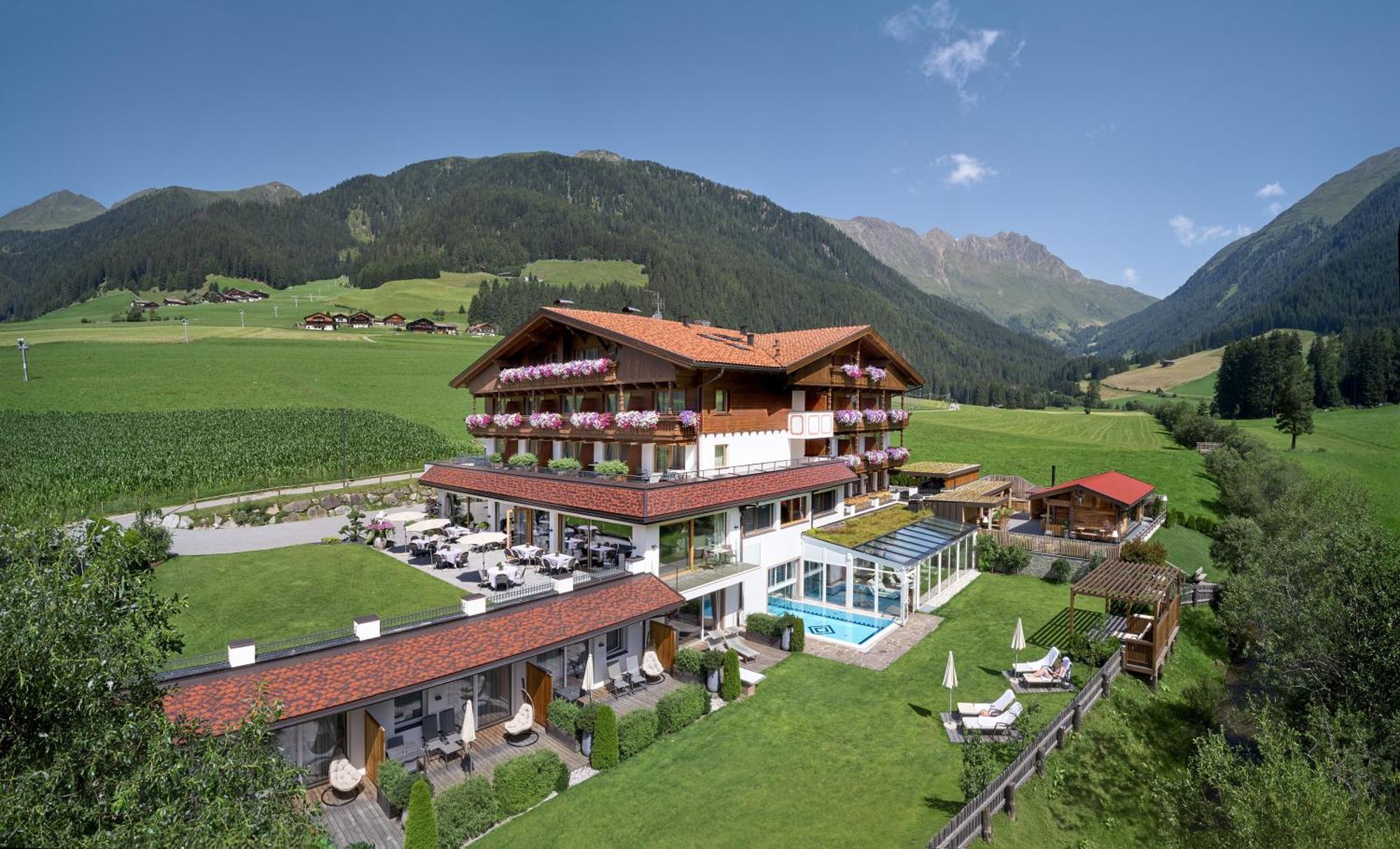 Vitalpina Hotel Magdalenahof Santa Maddalena in Casies Luaran gambar