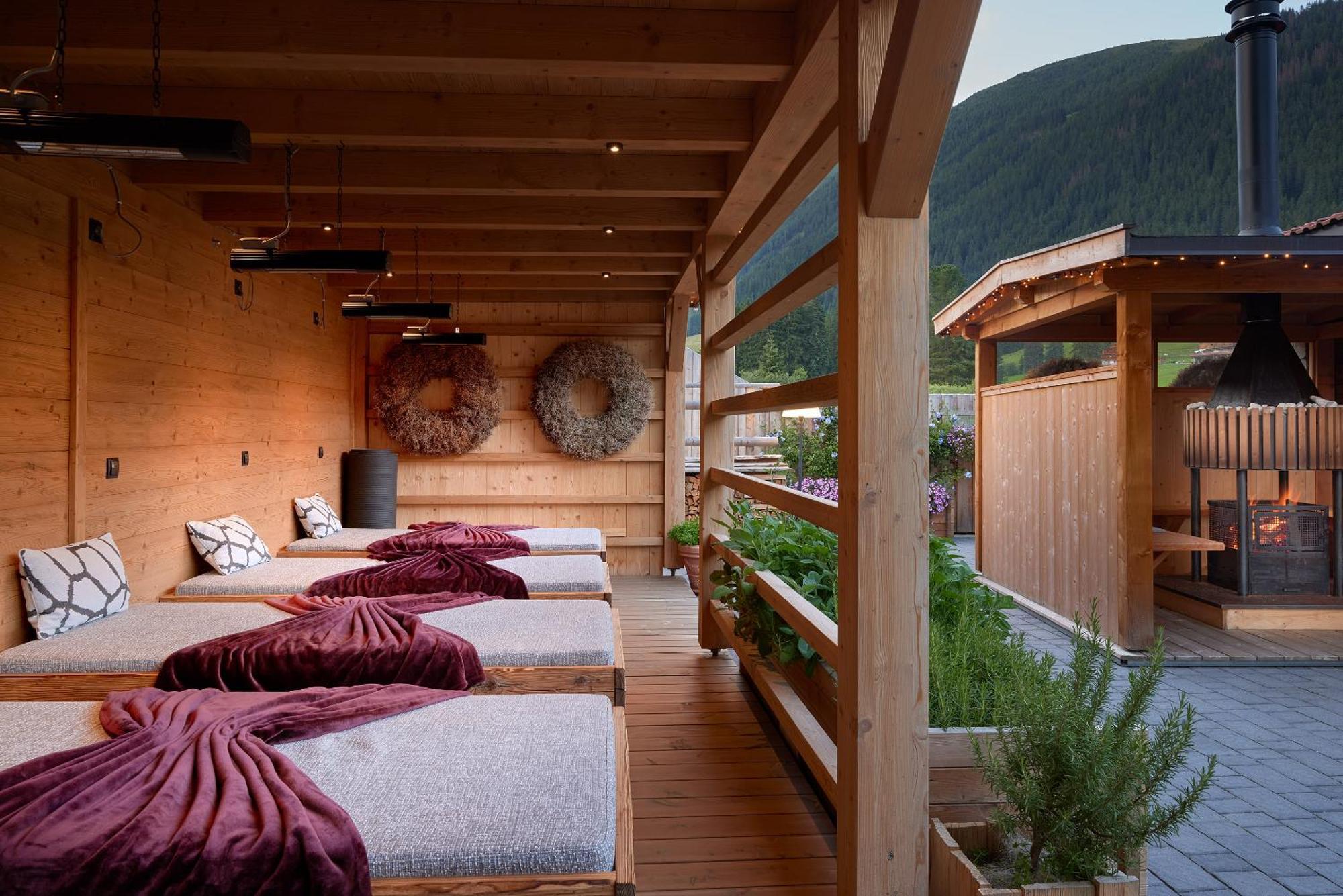 Vitalpina Hotel Magdalenahof Santa Maddalena in Casies Luaran gambar